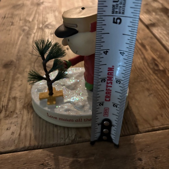 2011 Hallmark Peanuts Charlie Brown Figurine "Love Makes All the Difference" - Picture 5 of 5